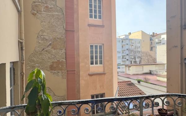 Appartement à vendre    2 pièces • 41,42 m2 Lyon 2