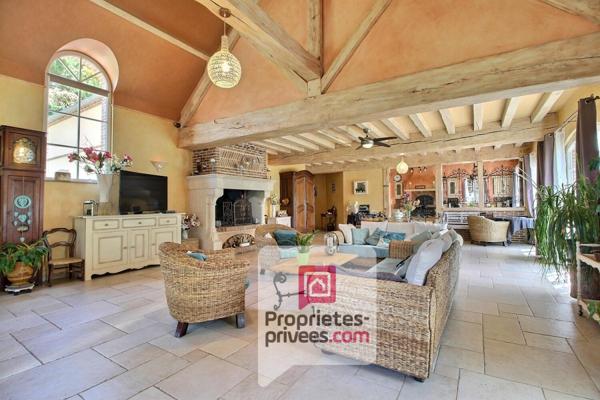 INCROYABLE PROPRIETE, avec ETANG bordée par rivière sur plus de 4,5 Hectares