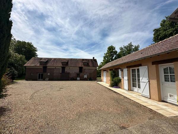 INCROYABLE PROPRIETE, avec ETANG bordée par rivière sur plus de 4,5 Hectares