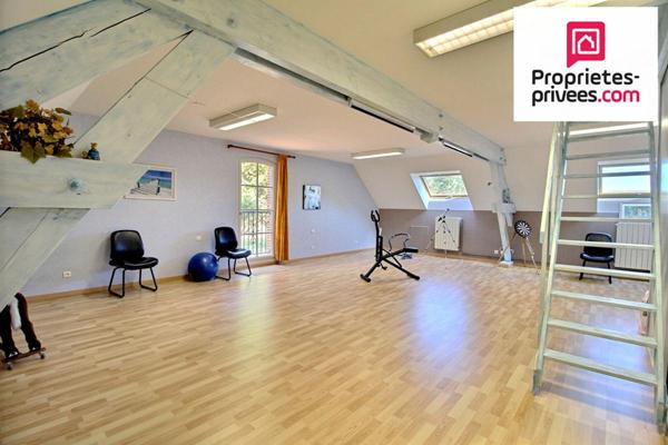 INCROYABLE PROPRIETE, avec ETANG bordée par rivière sur plus de 4,5 Hectares