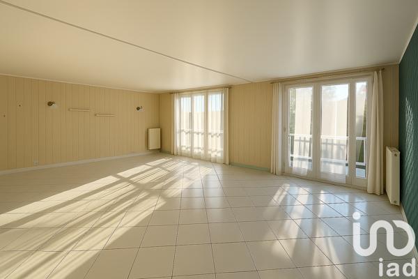 Location appartement 3 pièces 81 m² Corbeil-Essonnes