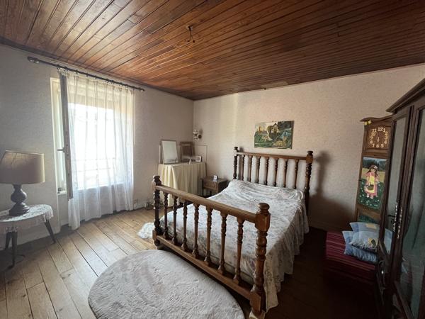 Maison de caractère avec appartement indépendant à Saint-Amans-Valtoret Détails des diagnostics énergétiques