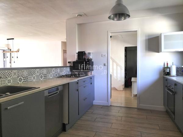 Maison rénovée avec jardin et garage