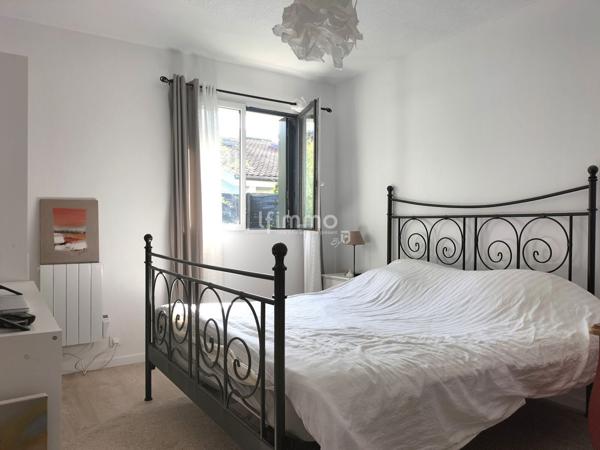 Maison rénovée avec jardin et garage