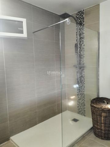 Maison rénovée avec jardin et garage