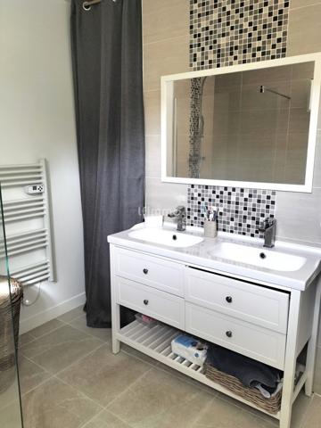 Maison rénovée avec jardin et garage