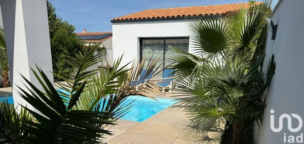 Maison 4 pièces de 137 m² à Périgny (17180)