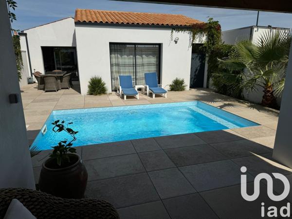 Maison 4 pièces de 137 m² à Périgny (17180)