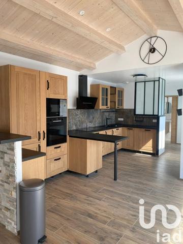 Maison 4 pièces de 137 m² à Périgny (17180)