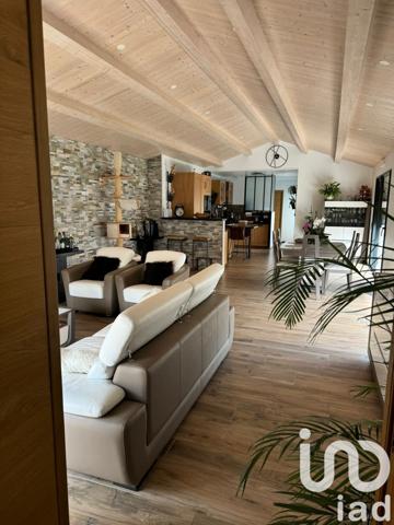 Maison 4 pièces de 137 m² à Périgny (17180)