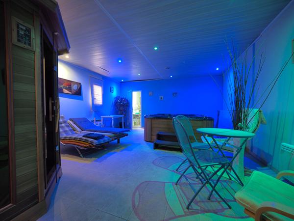 MAISON DE CARACTÈRE AVEC GRAND JARDIN - AU PIED DU MÉTRO PLACE CARNOT