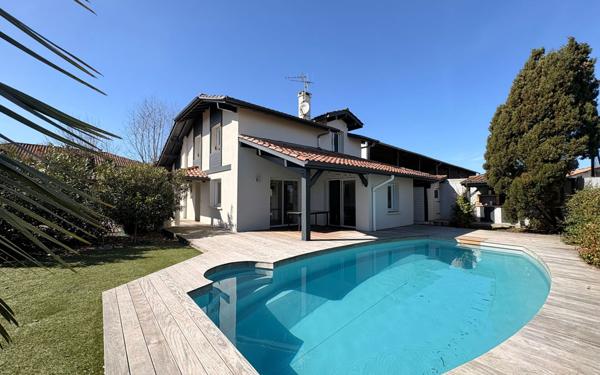 Maison à vendre    6 pièces • 150 m2 Anglet
