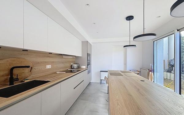 Maison à vendre    6 pièces • 150 m2 Anglet