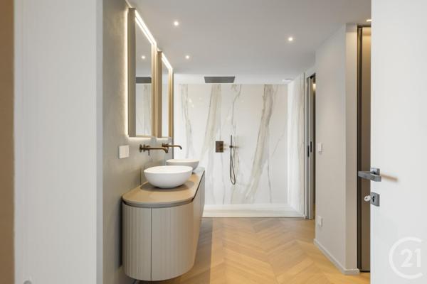 Maison à vendre  7 pièces - 222,61 m2 ROQUEBRUNE CAP MARTIN - 06