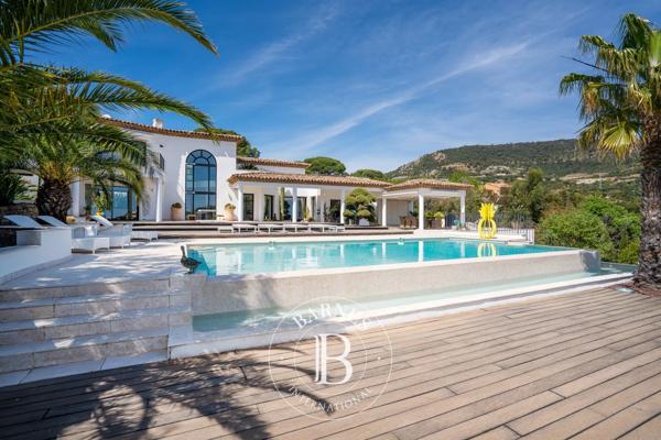 Grimaud, Propriété 4 Chambres -  440 m² à vendre