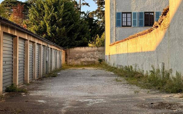 Stationnement à louer    Rillieux-la-Pape