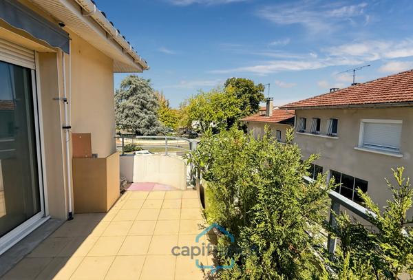 Dpt Landes (40), à vendre AIRE SUR L'ADOUR Appartement T2 de 47m² habitables + balcon de 10 m² et place de parking privative, au centre-ville et au calme