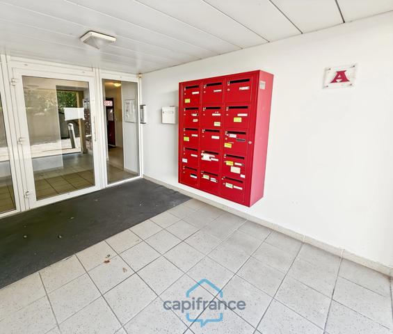 Dpt Landes (40), à vendre AIRE SUR L'ADOUR Appartement T2 de 47m² habitables + balcon de 10 m² et place de parking privative, au centre-ville et au calme
