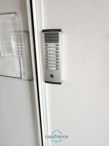 Dpt Landes (40), à vendre AIRE SUR L'ADOUR Appartement T2 de 47m² habitables + balcon de 10 m² et place de parking privative, au centre-ville et au calme