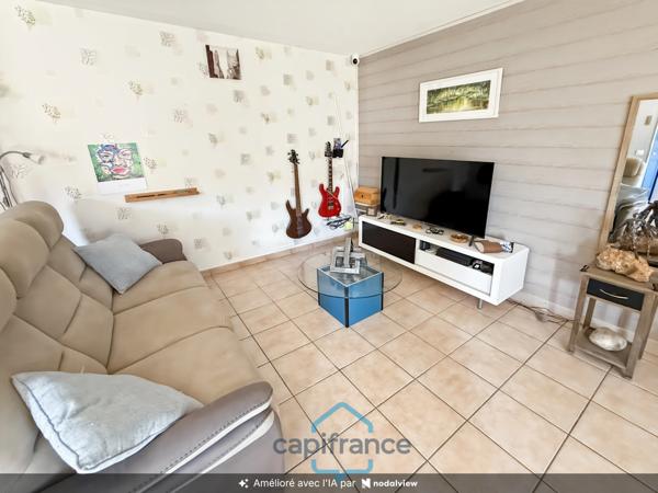 Dpt Landes (40), à vendre AIRE SUR L'ADOUR Appartement T2 de 47m² habitables + balcon de 10 m² et place de parking privative, au centre-ville et au calme