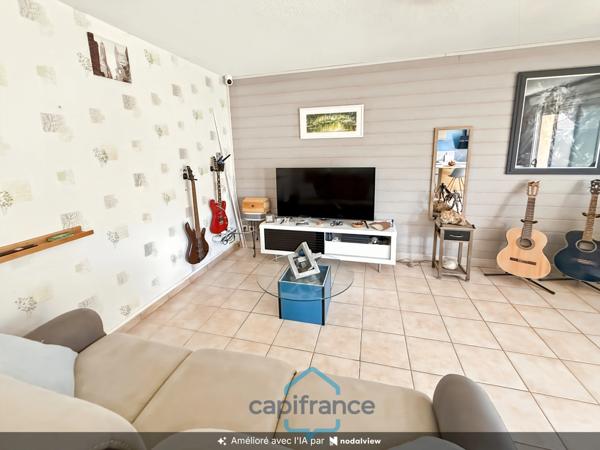 Dpt Landes (40), à vendre AIRE SUR L'ADOUR Appartement T2 de 47m² habitables + balcon de 10 m² et place de parking privative, au centre-ville et au calme