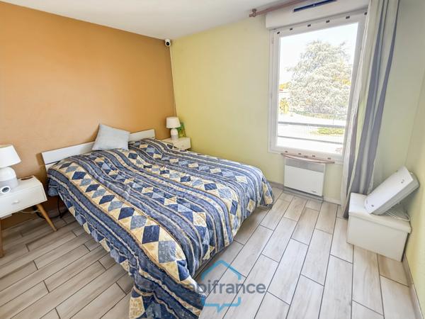 Dpt Landes (40), à vendre AIRE SUR L'ADOUR Appartement T2 de 47m² habitables + balcon de 10 m² et place de parking privative, au centre-ville et au calme