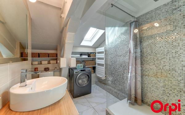 Appartement à vendre    2 pièces • 46 m2 Sathonay-Camp