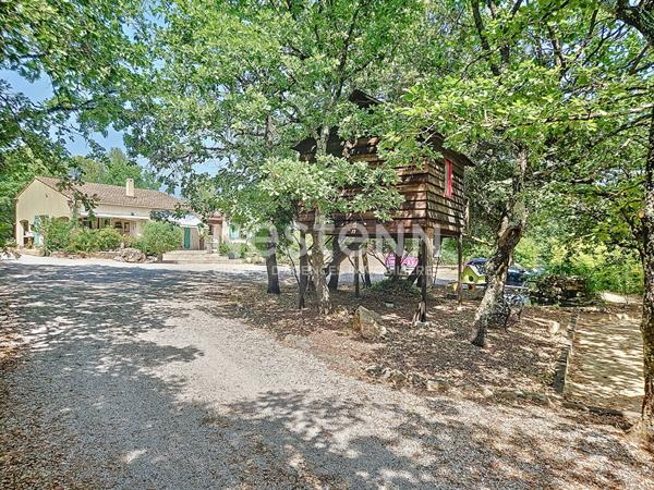 Maison Saint Maximin La Sainte Baume 5 pièces 160 m2 avec piscine, dépendance et nombreuses annexes