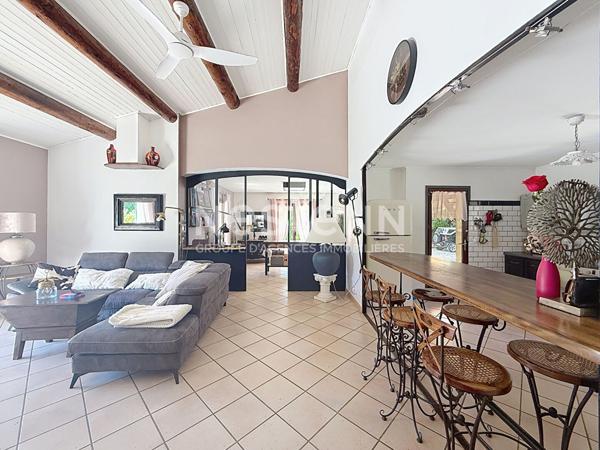 Maison Saint Maximin La Sainte Baume 5 pièces 160 m2 avec piscine, dépendance et nombreuses annexes