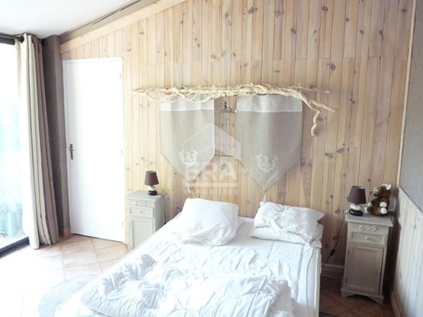 A VENDRE 83670 BARJOLS MAISON DE CAMPAGNE TYPE 6 DE 240M2 SUR 3932 M2 DE TERRAIN PISCINE DEUX APPARTEMENTS