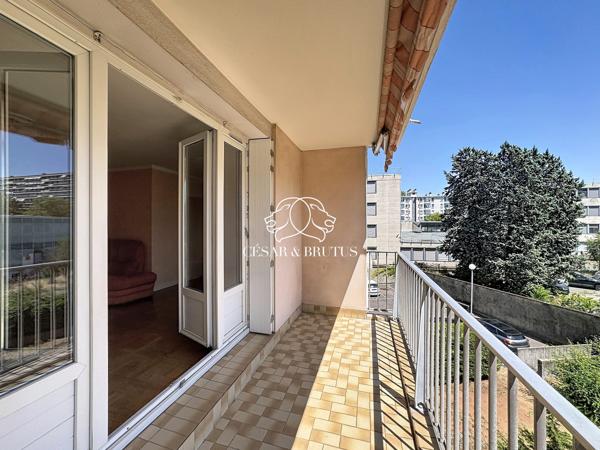 Grand T2/T3 d’environ 76 m² avec balcon
