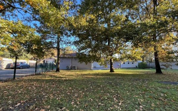 Maison à vendre    7 pièces •  Saint-Médard-en-Jalles