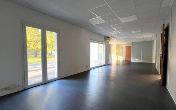 Maison à vendre    7 pièces •  Saint-Médard-en-Jalles