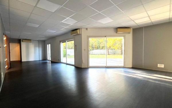 Maison à vendre    7 pièces •  Saint-Médard-en-Jalles