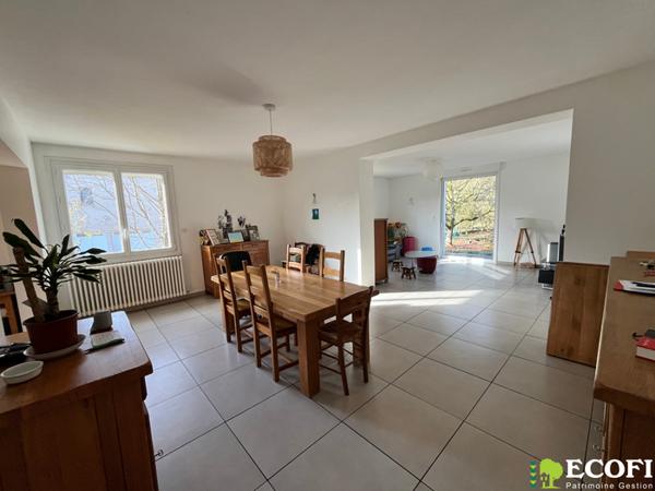 Jolie maison sur sous-sol
