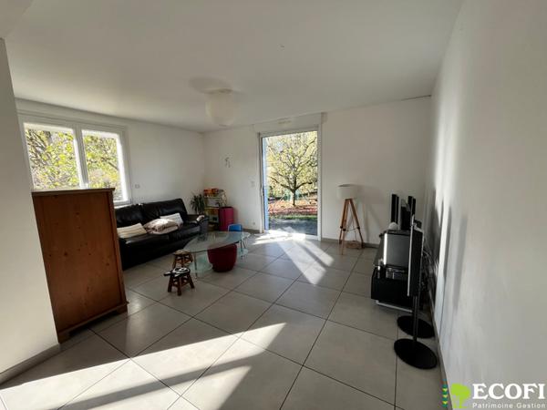 Jolie maison sur sous-sol
