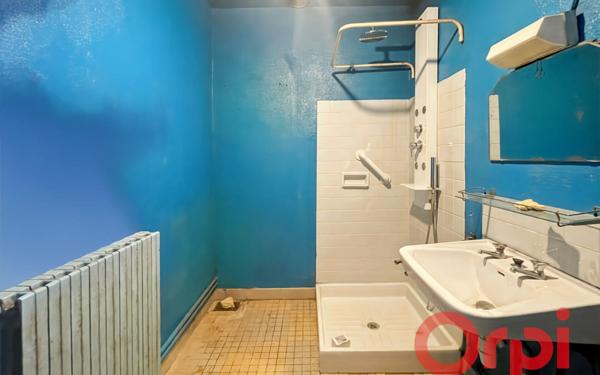 Maison à vendre    6 pièces •  Ainay-le-Château