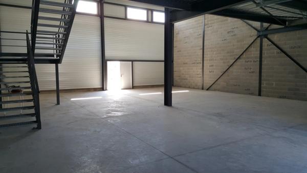 Grand local d’activité avec cour privative – Idéal artisan, stockage ou logistique !