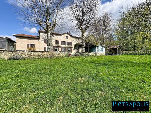 Maison de 320m² à rénover sur une parcelle de 5249m2 et dépendances