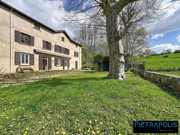 Maison de 320m² à rénover sur une parcelle de 5249m2 et dépendances