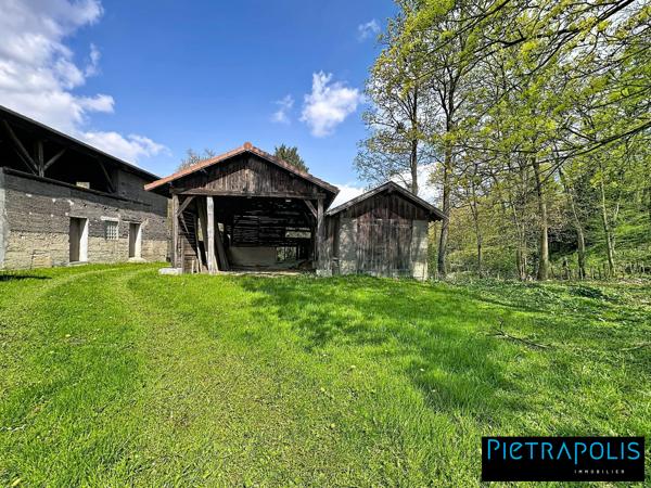 Maison de 320m² à rénover sur une parcelle de 5249m2 et dépendances