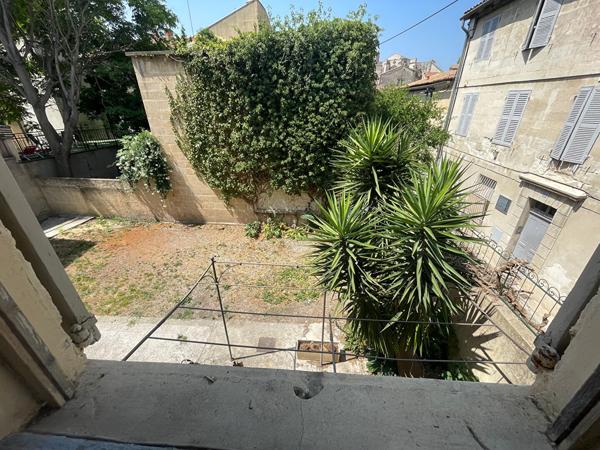 AVIGNON - A VENDRE GRAND APPARTEMENT ET 2 STUDIOS EN INTRA MUROS