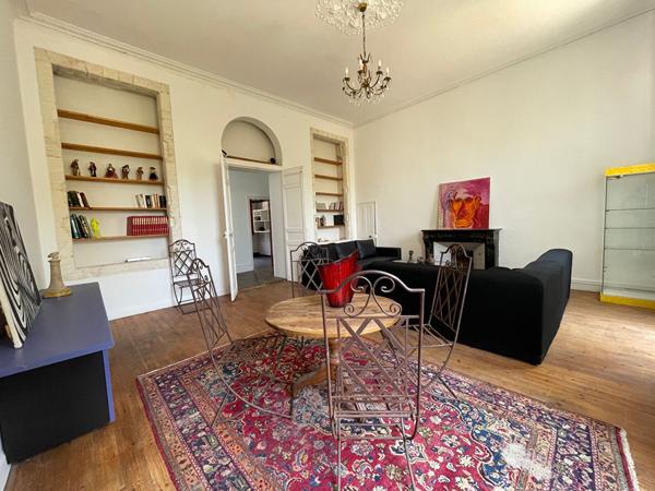 AVIGNON - A VENDRE GRAND APPARTEMENT ET 2 STUDIOS EN INTRA MUROS