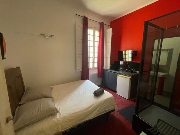 AVIGNON - A VENDRE GRAND APPARTEMENT ET 2 STUDIOS EN INTRA MUROS