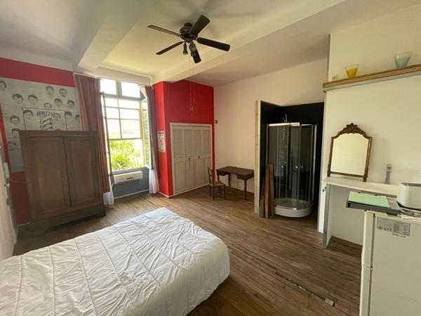 AVIGNON - A VENDRE GRAND APPARTEMENT ET 2 STUDIOS EN INTRA MUROS