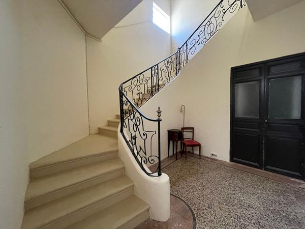 AVIGNON - A VENDRE GRAND APPARTEMENT ET 2 STUDIOS EN INTRA MUROS