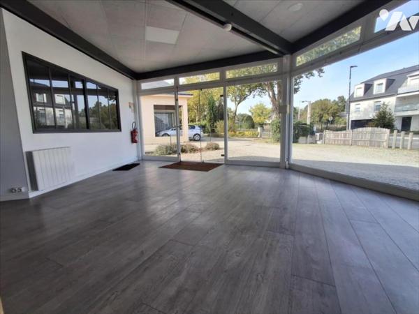 Sautron Bourg, local commerciale d'environ 110 m2 sur 569 m2 de parcelle de terrain