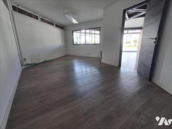 Sautron Bourg, local commerciale d'environ 110 m2 sur 569 m2 de parcelle de terrain