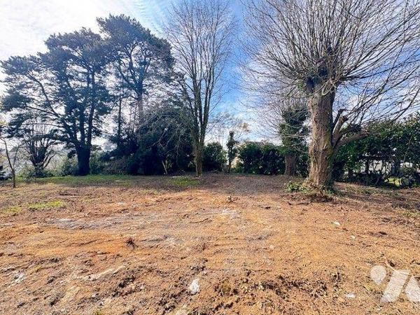 A vendre TERRAIN à Quimperlé (29)
Rare sur le secteur ! Vue dégagée et exposition plein sud
V...