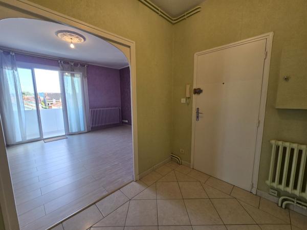 Vente
                Appartement94,6 m² - 4 Pièces -
                    AGEN (47000)